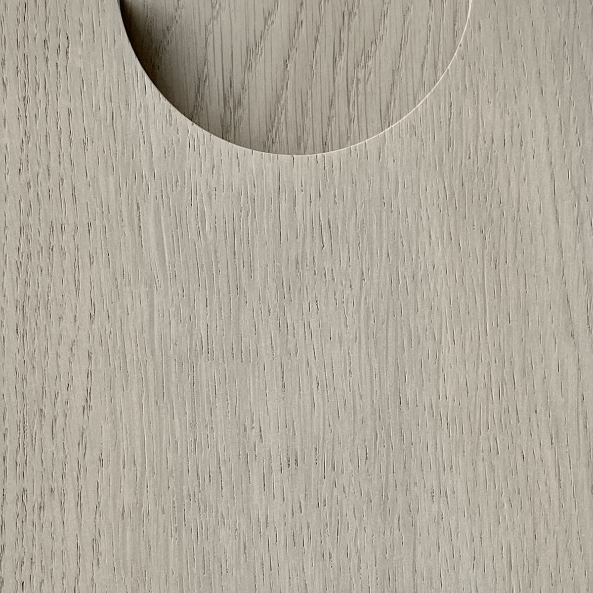 Sample of the Half Moon Wood facade in quartz oak. Wood handle in quartz oak or Color